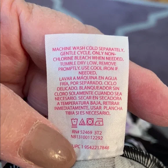 No Boundaries Purple and White Floral dress.
Runs small. - Picture 4 of 6